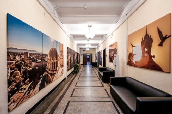 An exhibition gathers lovers of 